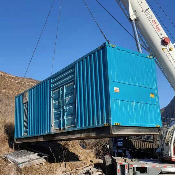 高坪发电机的发电效率受多种因素影响，主要包括以下几个方面：