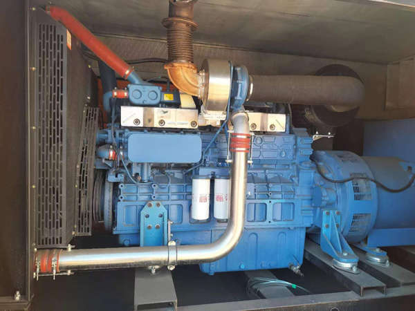 高坪燃油消耗率与进气温度的具体关系是什么？