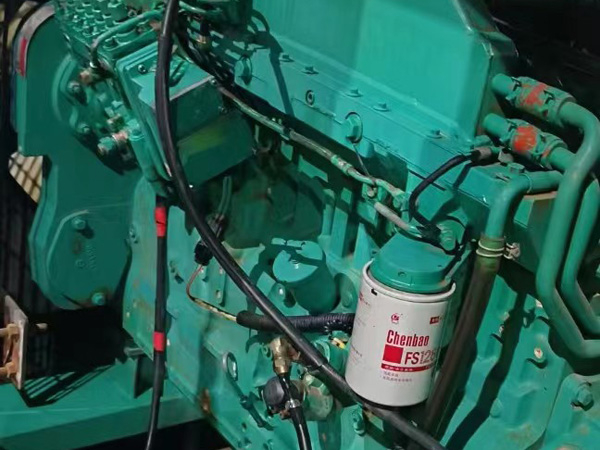 高坪如何确定新的发电机组控制系统是否与原系统兼容？