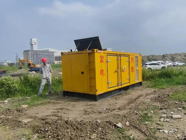 高坪200KW柴油发电机机组每小时的油耗量受哪些因素影响？