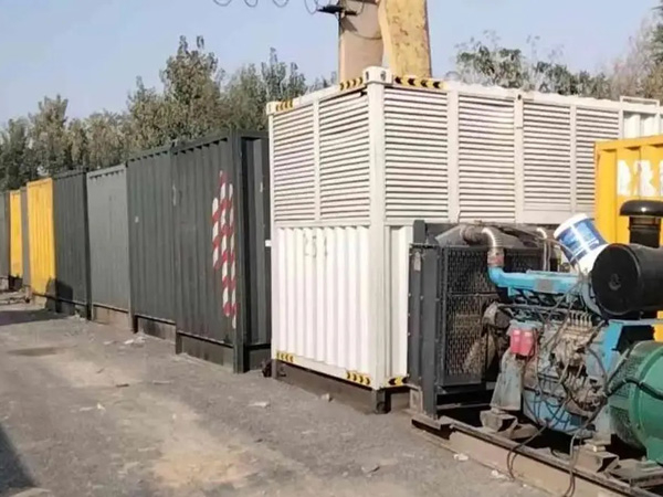 高坪200KW柴油发电机机组每小时油耗是多少？