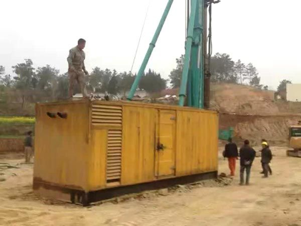 高坪如何判断水冷式机油散热器密封件是否需要更换？